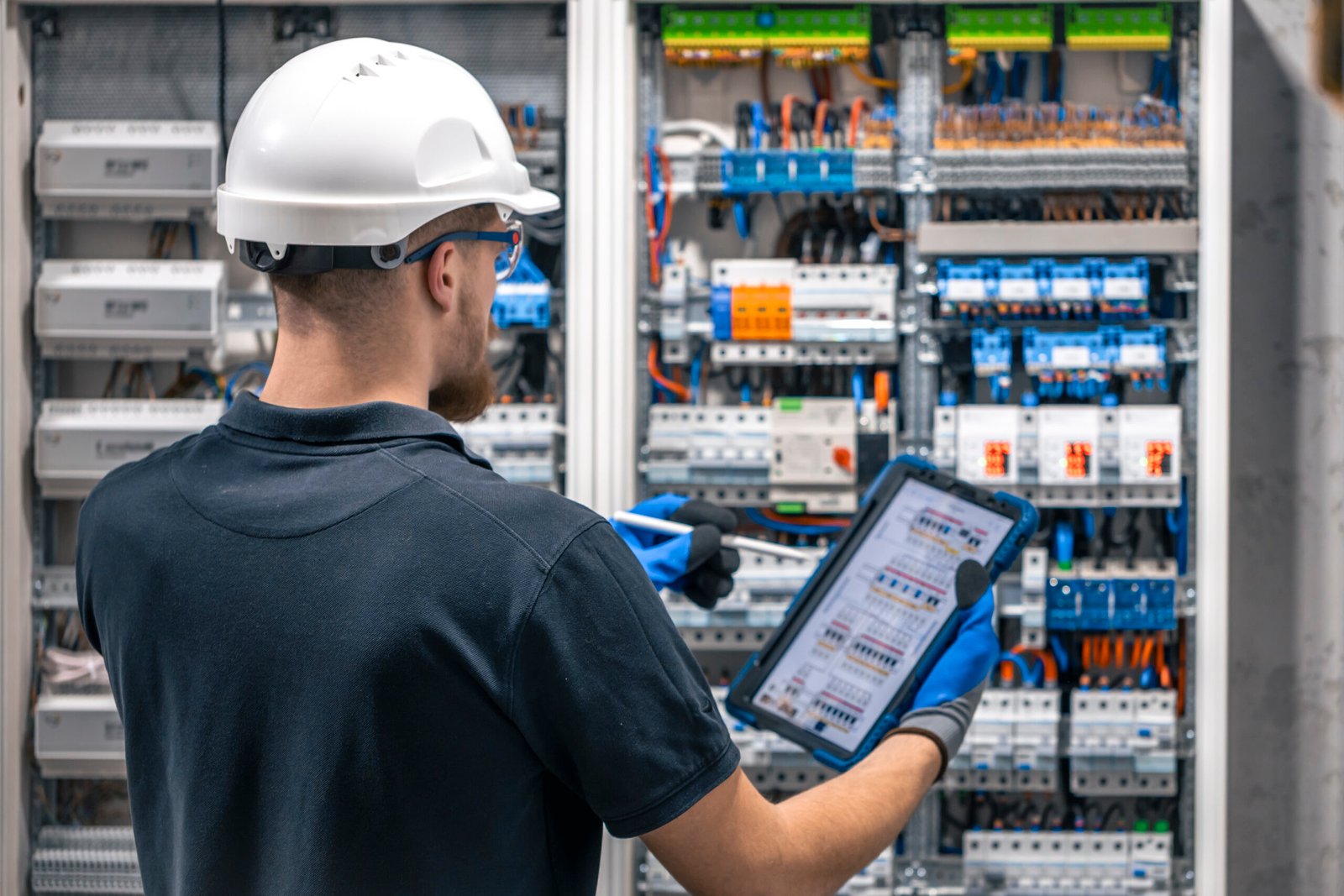 How Electricians Handle Power Point Installations Safely and Efficiently