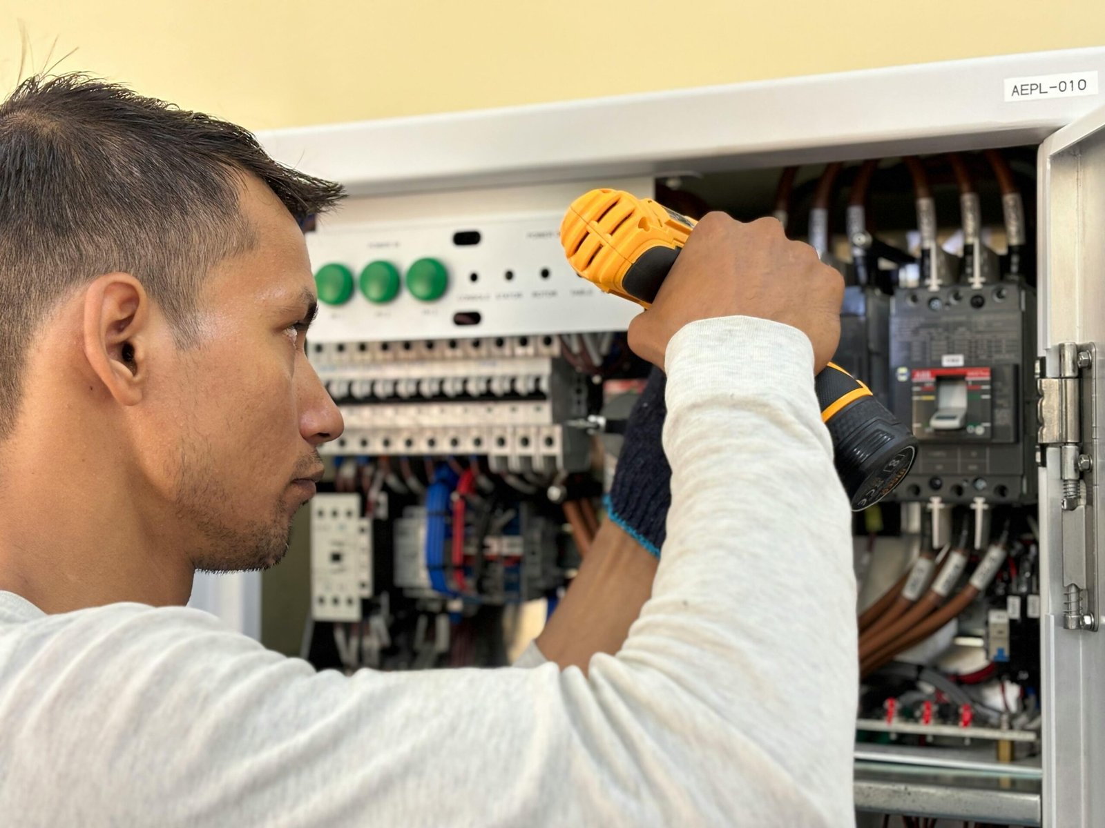 What Are the Benefits of Upgrading Your Switchboard: Installation Insights and Tips